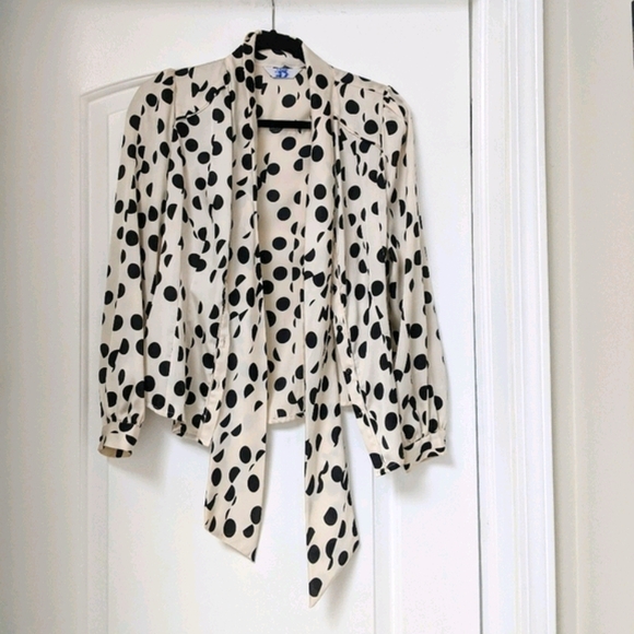 Elegant Black & White Blouse with bow - Picture 2 of 16